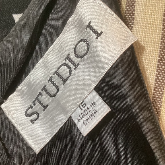 Studio I Classic Black & White MIDI dress. - Picture 12 of 16